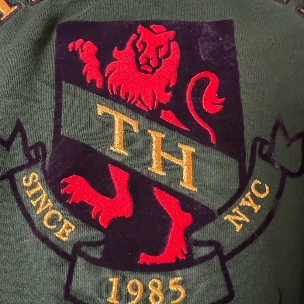Tommy Hilfiger vintage look campus style classic crew neck crested embroidered - Picture 6 of 6